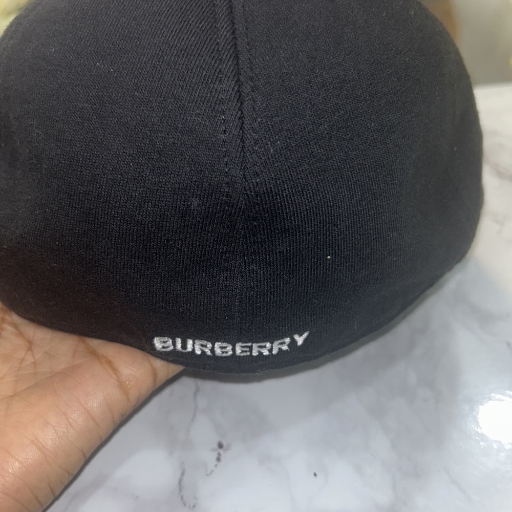 Burberry Black Hat Looks Brand New Without a Tag & Price attached - Picture 5 of 8
